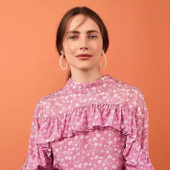 Pearlescent Wavy Resin Hoop Earrings by BaubleBar - Picture 3 of 7